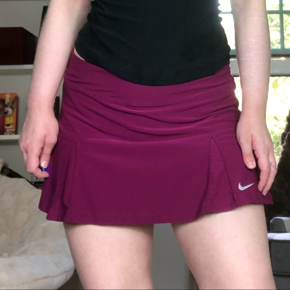 SOLD Nike Fuschia Tennis Skirt/Skort Size Large - Picture 2 of 7
